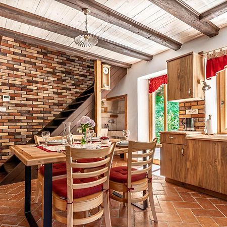 House By The Stream - Happy Rentals Avce Экстерьер фото