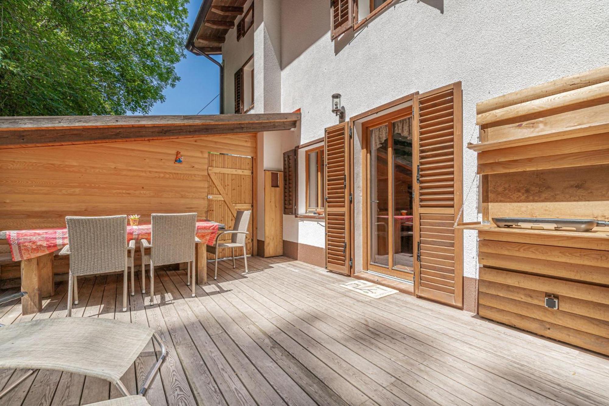 House By The Stream - Happy Rentals Avce Экстерьер фото